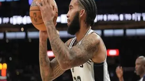 《揭秘蓝军与曼联的巨额差距：莫耶斯直言差距高达10亿英镑！》